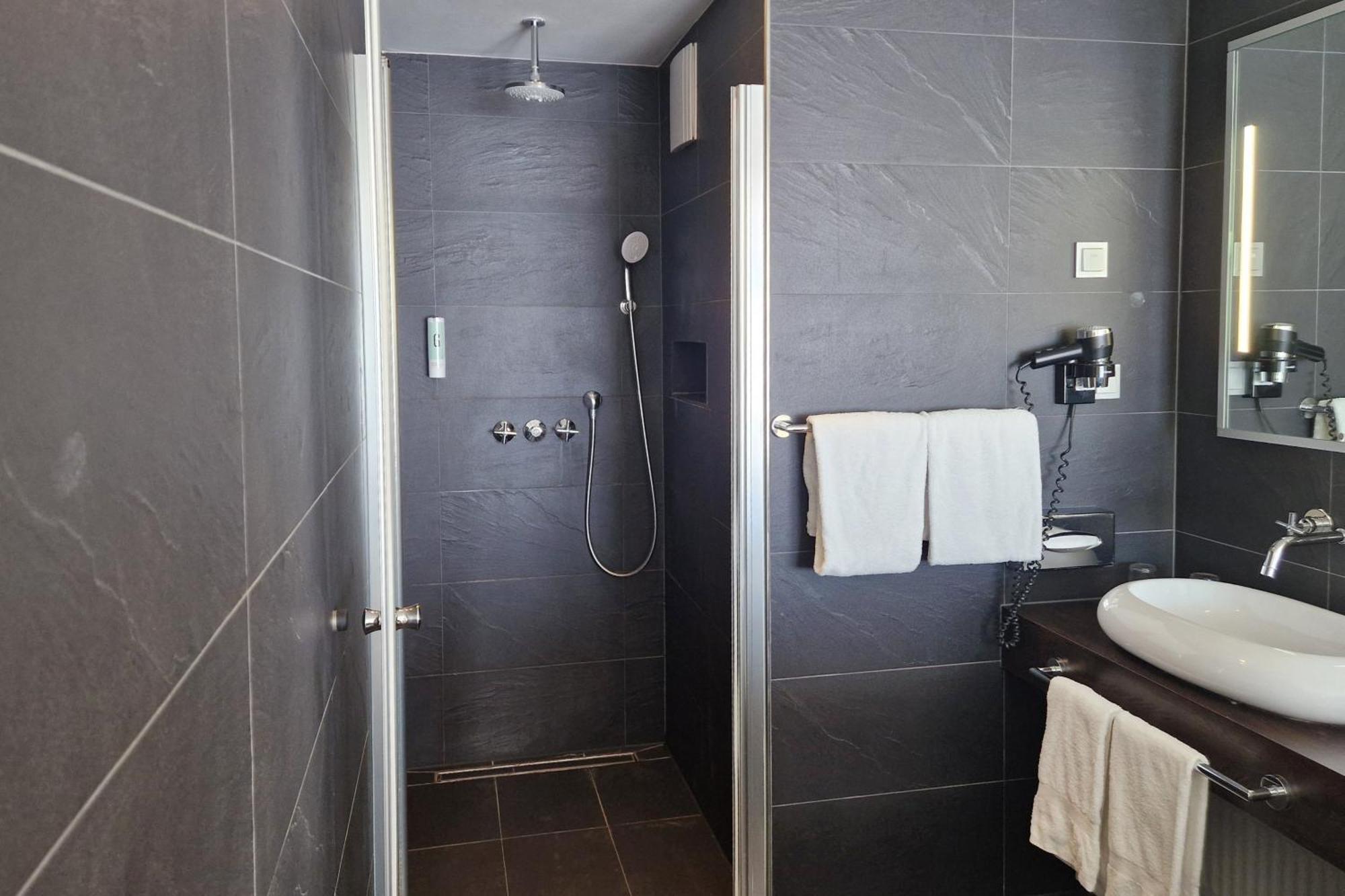 Garner Hotel Oberhausen Oberhausen  Bagian luar foto
